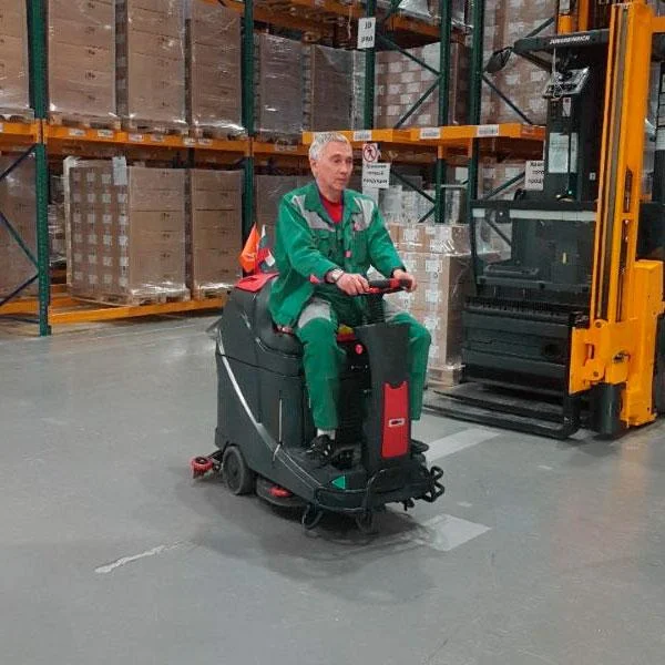 Уборка складской зоны приемки и отгрузки